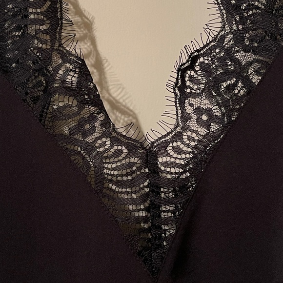 Black tank with lace trim and open back - Picture 4 of 4